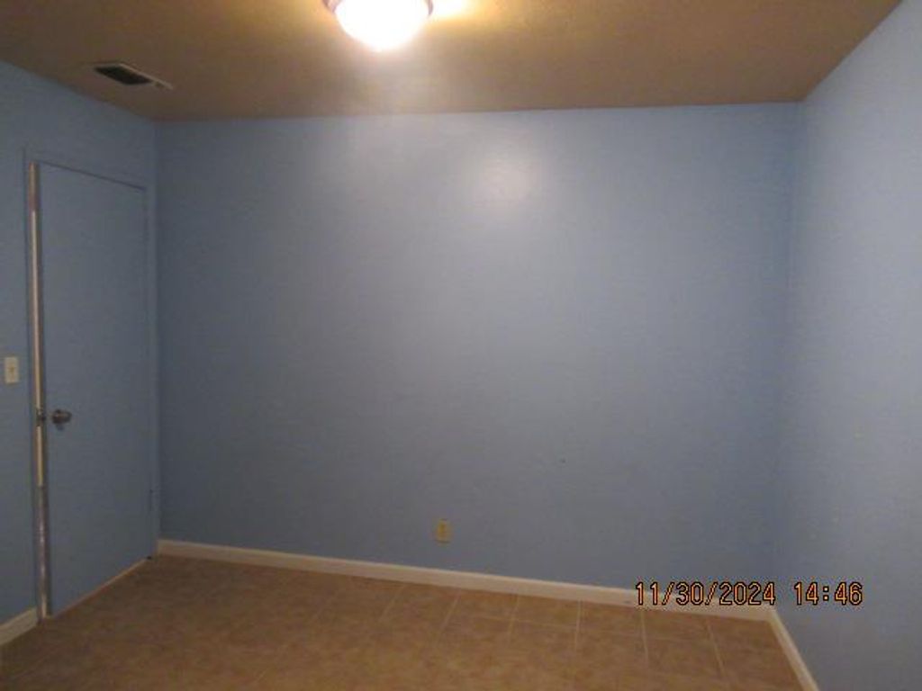 Image 5 of property listing at 520 8th # 4, Orange Cove, CA 93646