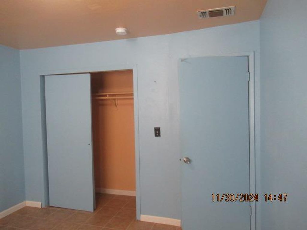 Image 6 of property listing at 520 8th # 4, Orange Cove, CA 93646