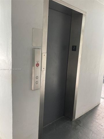 611 NE 14th Ave 202, Fort Lauderdale, FL 33304