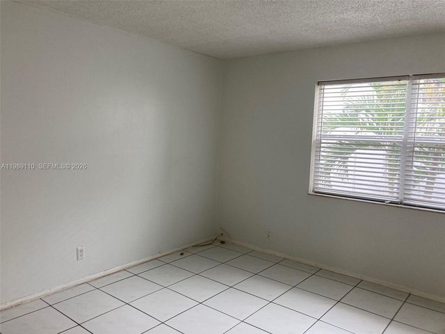 611 NE 14th Ave 202, Fort Lauderdale, FL 33304