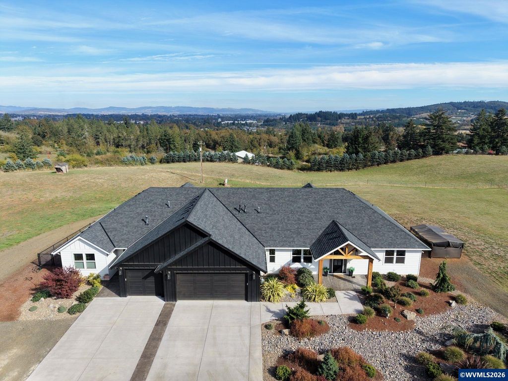 Image 1 of property listing at 1784 SW Bridlewood Dr, Dallas, OR 97338