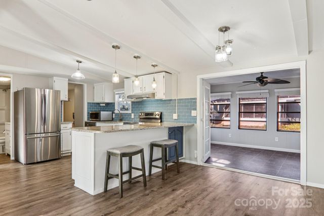 302 Meadowbrook Court, Hendersonville, NC 28792