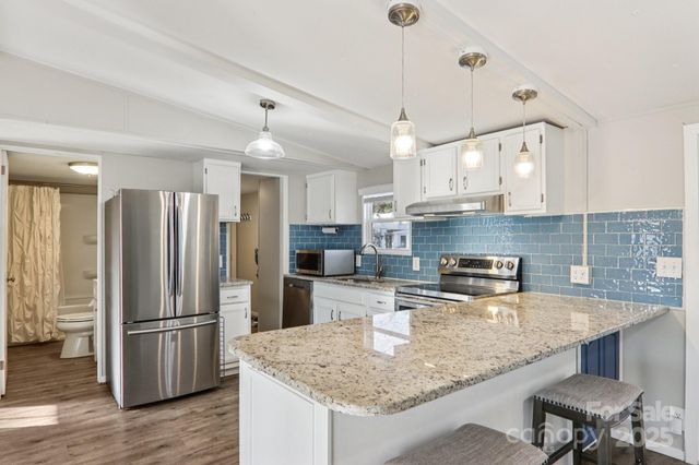 302 Meadowbrook Court, Hendersonville, NC 28792