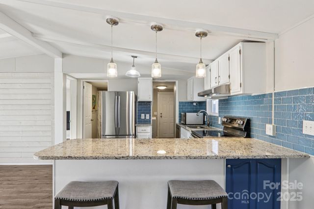 302 Meadowbrook Court, Hendersonville, NC 28792