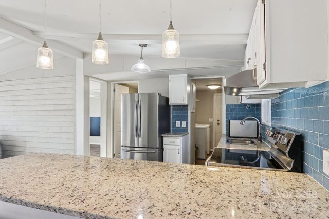 302 Meadowbrook Court, Hendersonville, NC 28792