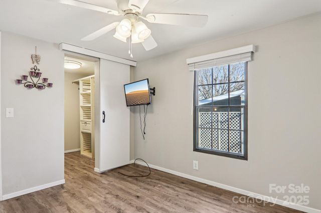 302 Meadowbrook Court, Hendersonville, NC 28792