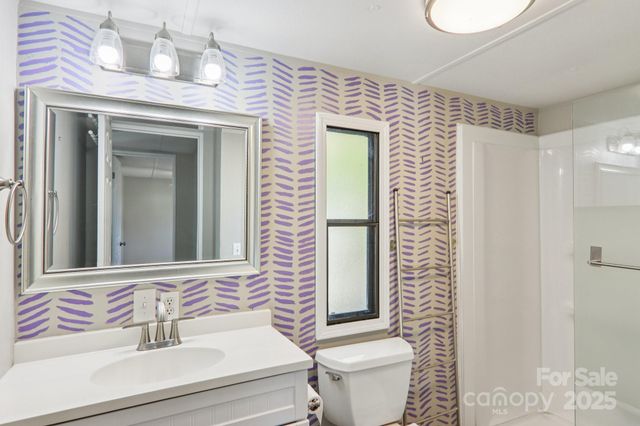 302 Meadowbrook Court, Hendersonville, NC 28792