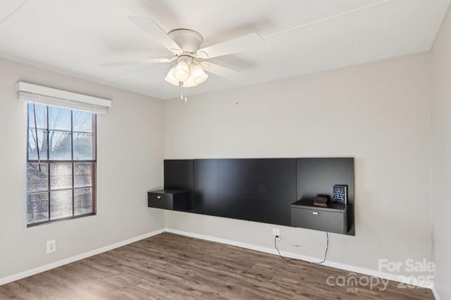 302 Meadowbrook Court, Hendersonville, NC 28792