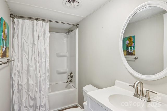 302 Meadowbrook Court, Hendersonville, NC 28792