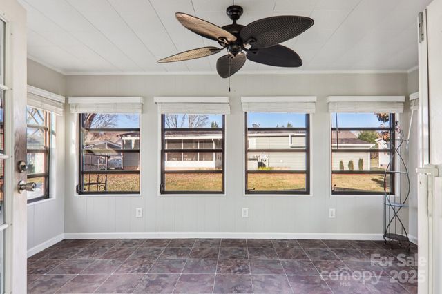 302 Meadowbrook Court, Hendersonville, NC 28792