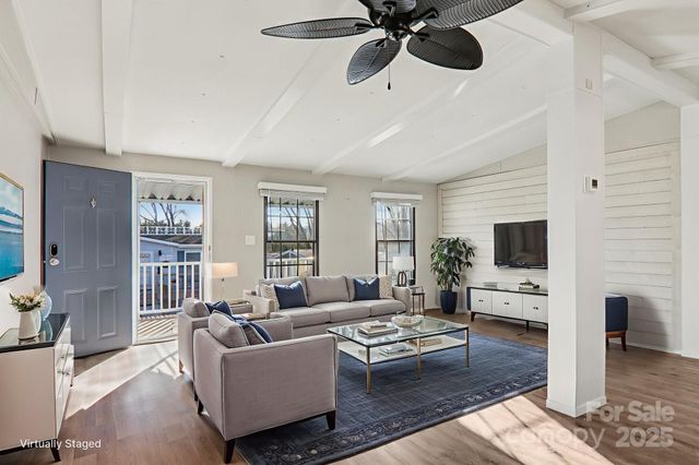 302 Meadowbrook Court, Hendersonville, NC 28792