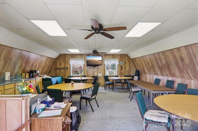 302 Meadowbrook Court, Hendersonville, NC 28792