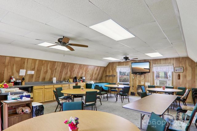 302 Meadowbrook Court, Hendersonville, NC 28792