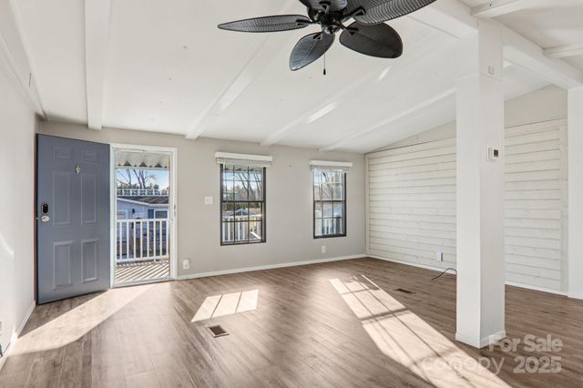 302 Meadowbrook Court, Hendersonville, NC 28792