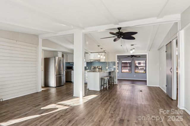 302 Meadowbrook Court, Hendersonville, NC 28792