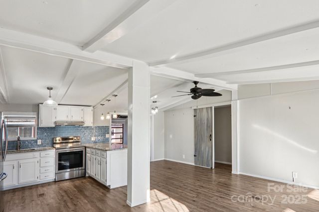 302 Meadowbrook Court, Hendersonville, NC 28792