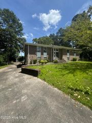 102 Circle Drive, Snow Hill, NC 28580