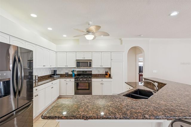 9334 HAMPSHIRE PARK DRIVE, Tampa, FL 33647