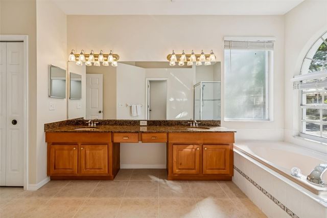 9334 HAMPSHIRE PARK DRIVE, Tampa, FL 33647