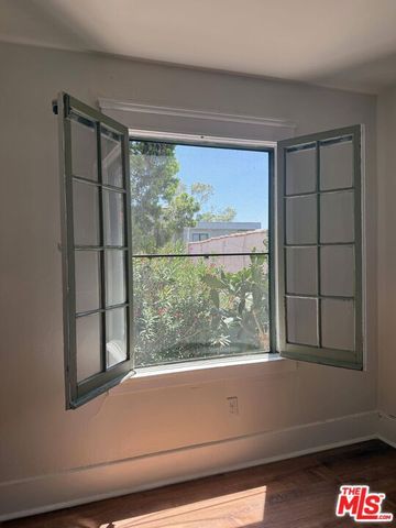 1677 Golden Gate Avenue, Los Angeles, CA 90026