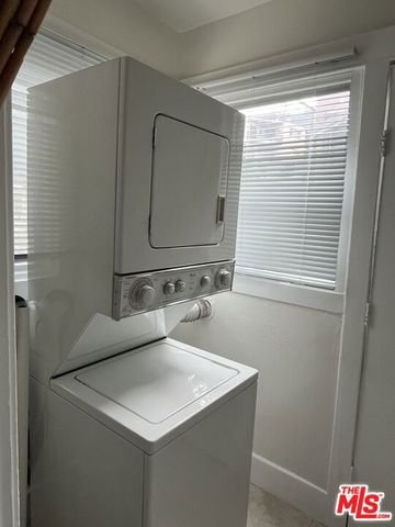 1677 Golden Gate Avenue, Los Angeles, CA 90026