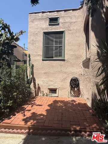 1677 Golden Gate Avenue, Los Angeles, CA 90026