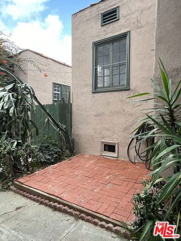 1677 Golden Gate Avenue, Los Angeles, CA 90026