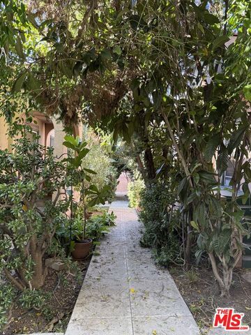1677 Golden Gate Avenue, Los Angeles, CA 90026