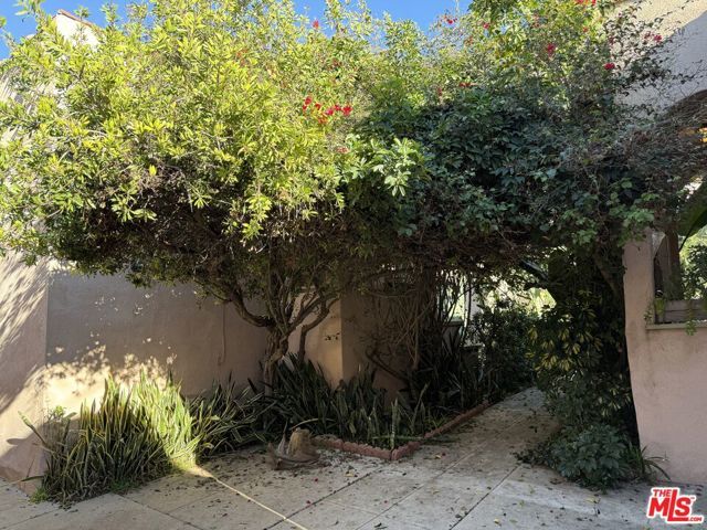 1677 Golden Gate Avenue, Los Angeles, CA 90026