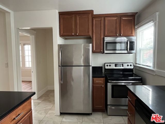 1677 Golden Gate Avenue, Los Angeles, CA 90026