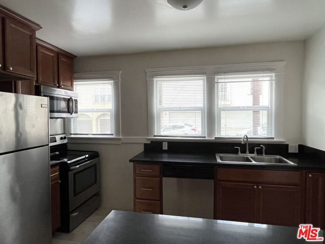 1677 Golden Gate Avenue, Los Angeles, CA 90026