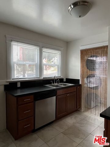 1677 Golden Gate Avenue, Los Angeles, CA 90026