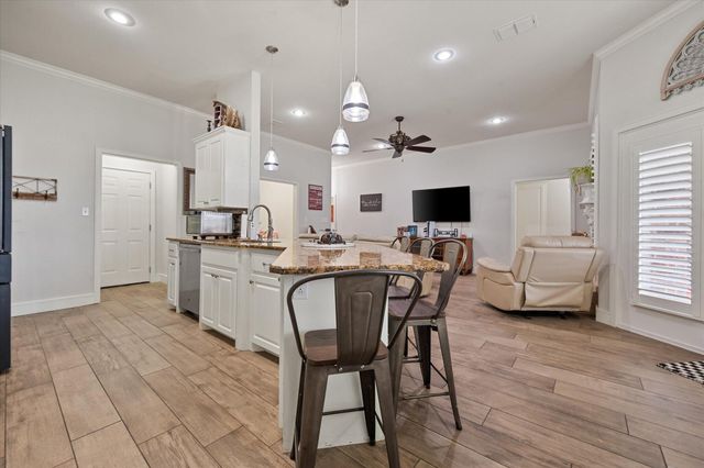 1009 Dogwood Avenue, Idalou, TX 79329