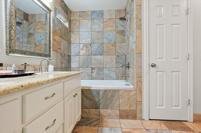 1009 Dogwood Avenue, Idalou, TX 79329