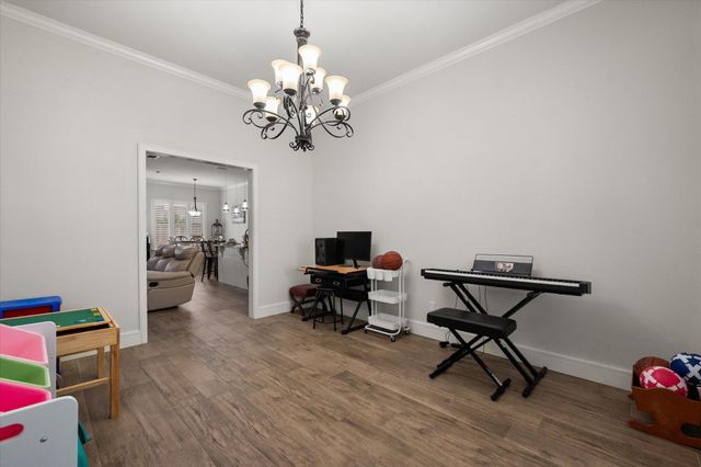 1009 Dogwood Avenue, Idalou, TX 79329