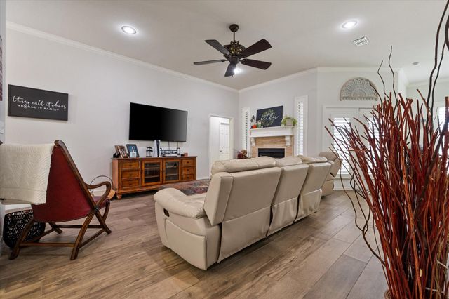 1009 Dogwood Avenue, Idalou, TX 79329