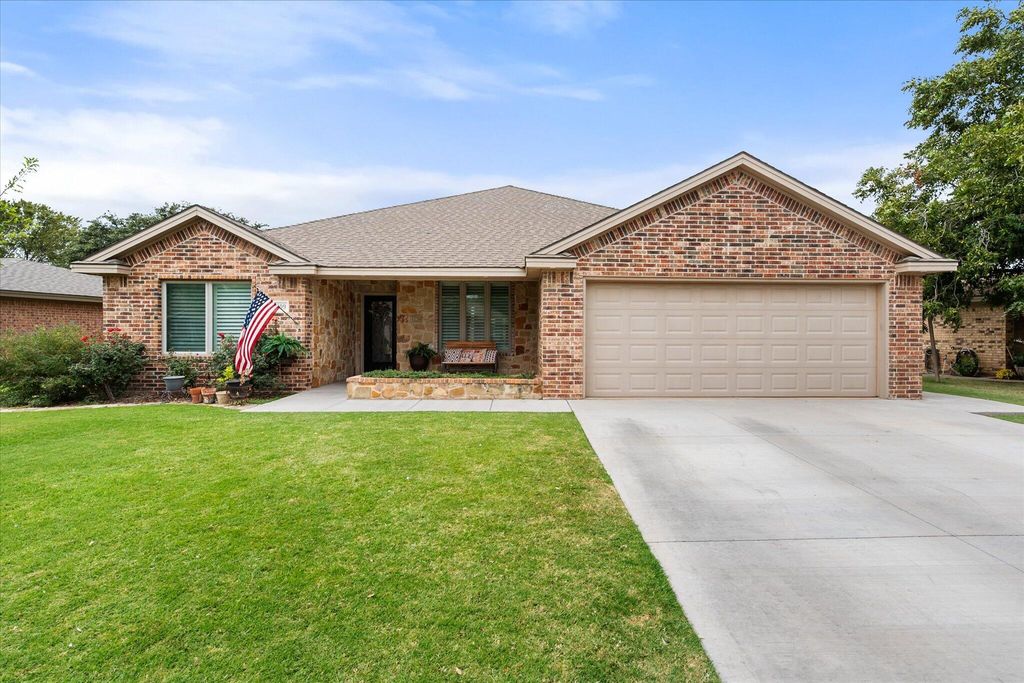 1009 Dogwood Avenue, Idalou, TX 79329
