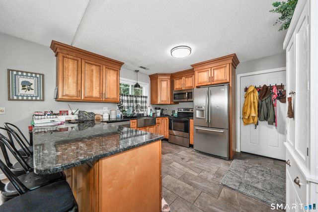 44 Algonquin Way, Bristol, CT 06010