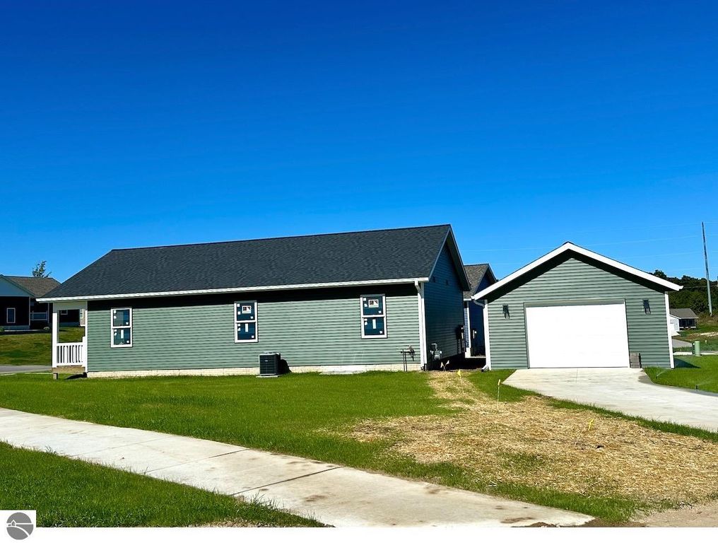 Image 4 of property listing at 1286 Umber Drive, Traverse City, MI 49696