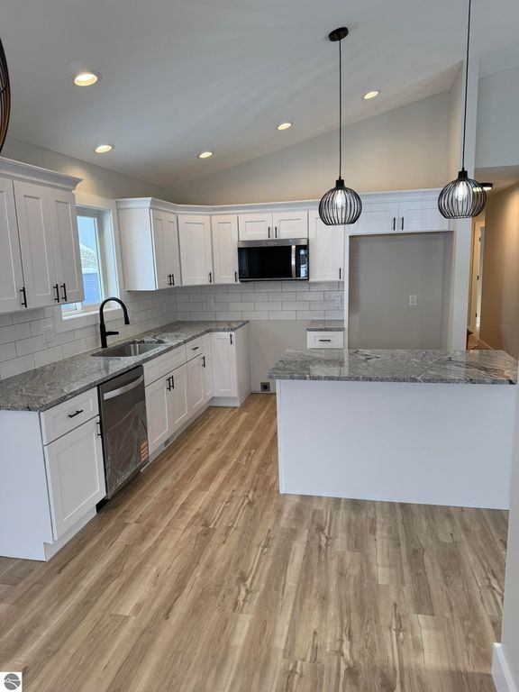 Image 6 of property listing at 1286 Umber Drive, Traverse City, MI 49696