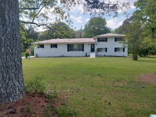 2074 NIXON ROAD, Bessemer, AL 35022