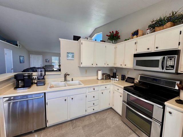 240 Gelf Lane, Modesto, CA 95357