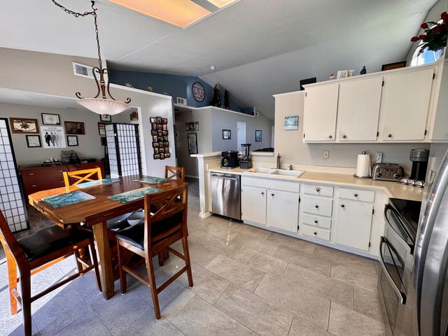 240 Gelf Lane, Modesto, CA 95357