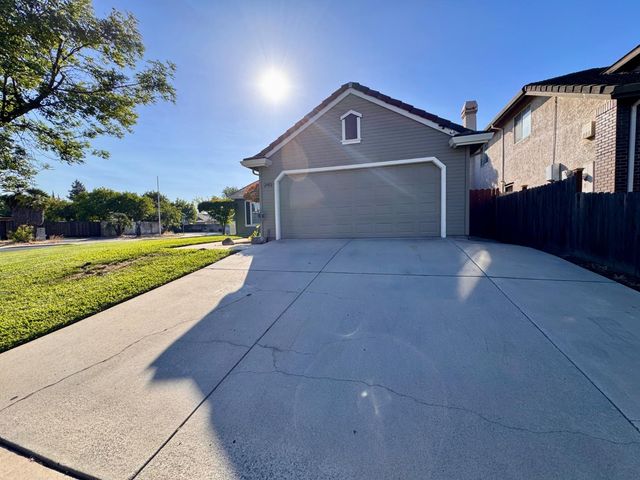 240 Gelf Lane, Modesto, CA 95357