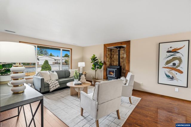 1635 Pioneer St, Philomath, OR 97370