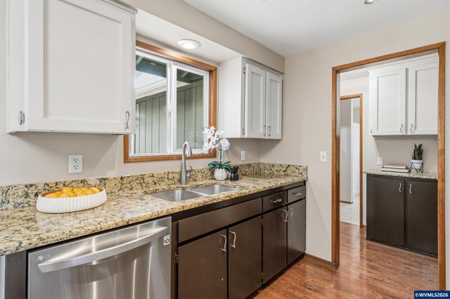 1635 Pioneer St, Philomath, OR 97370