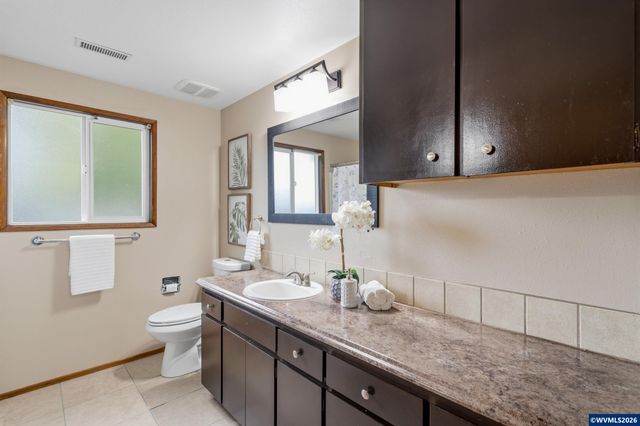 1635 Pioneer St, Philomath, OR 97370