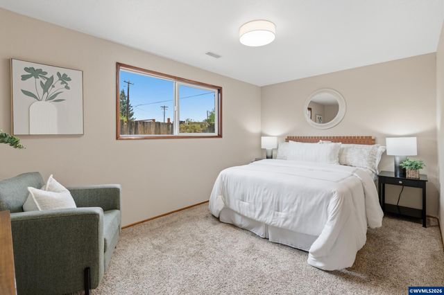 1635 Pioneer St, Philomath, OR 97370