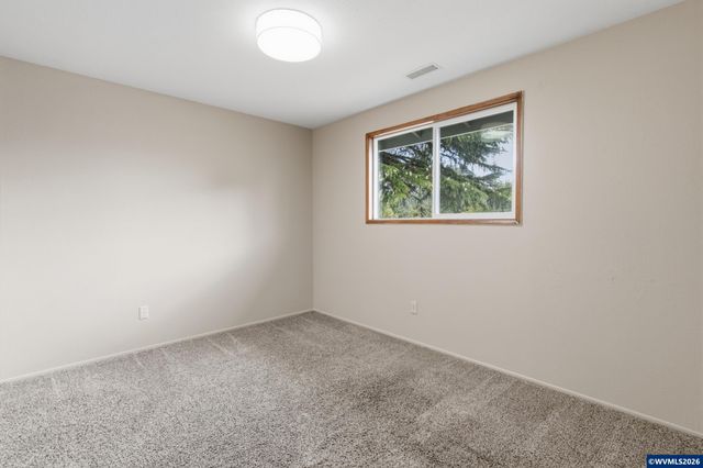 1635 Pioneer St, Philomath, OR 97370