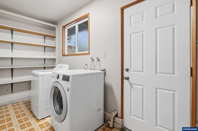 1635 Pioneer St, Philomath, OR 97370